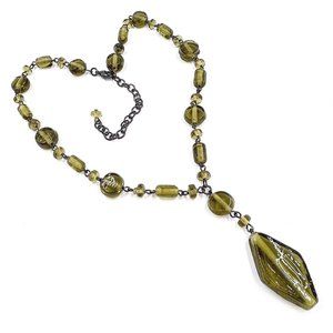 NWOT – BOHO Moss Green Glass Beaded Gunmetal Tone Y Style 14” Choker